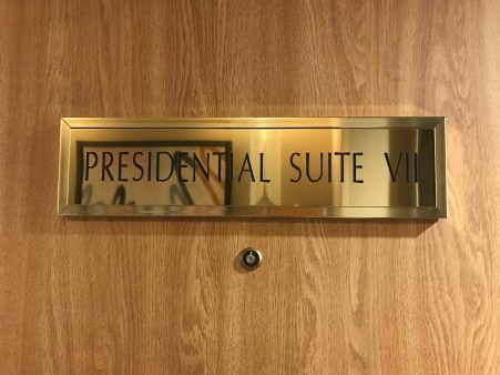 palm springs hilton presidential suite travelnerdplans.jpg