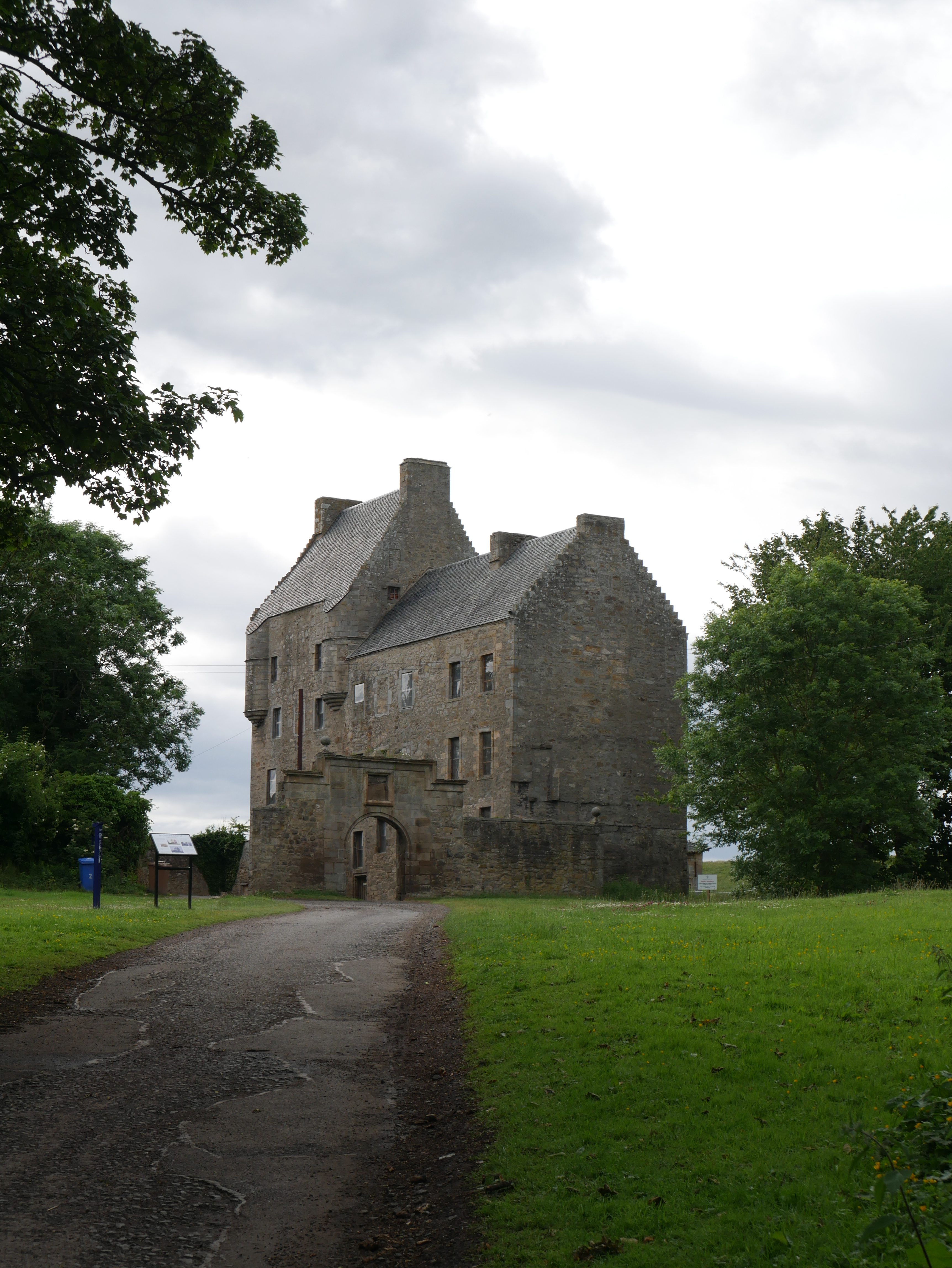 scotland south queensferry midhops castle.jpg